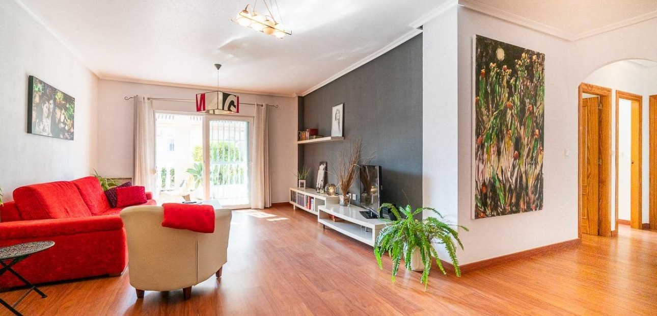 Sale - Apartment / flat -
Orihuela Costa - Playa Flamenca