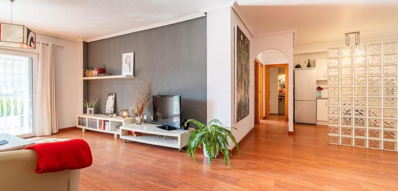 Sale - Apartment / flat -
Orihuela Costa - Playa Flamenca