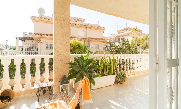 Sale - Apartment / flat -
Orihuela Costa - Playa Flamenca
