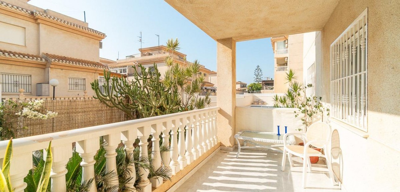 Sale - Apartment / flat -
Orihuela Costa - Playa Flamenca