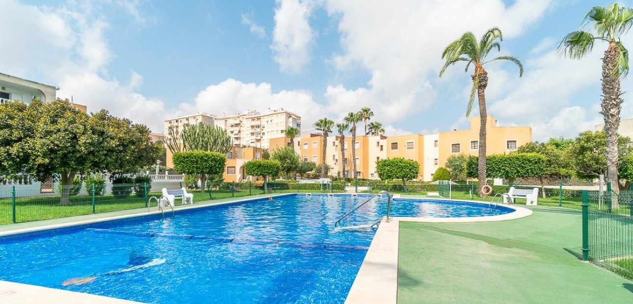 Sale - Apartment / flat -
Torrevieja - Torreblanca