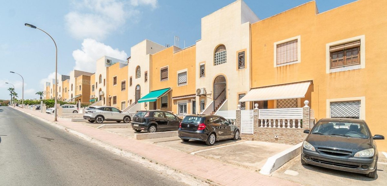 Sale - Apartment / flat -
Torrevieja - Torreblanca
