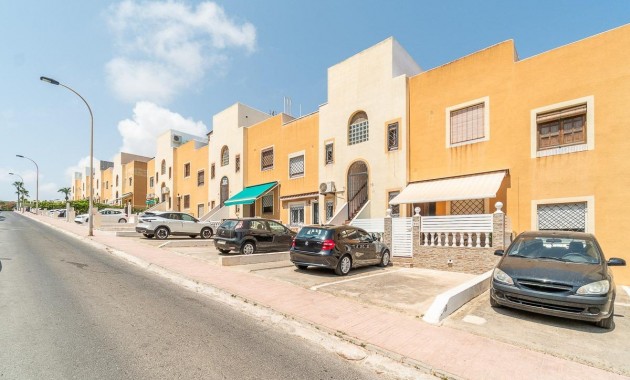 Sale - Apartment / flat -
Torrevieja - Torreblanca