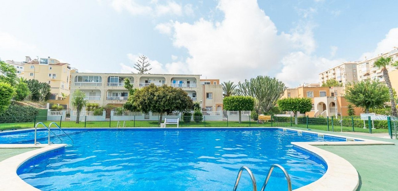 Sale - Apartment / flat -
Torrevieja - Torreblanca