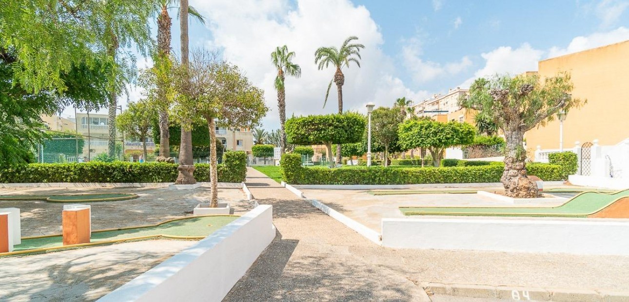 Sale - Apartment / flat -
Torrevieja - Torreblanca