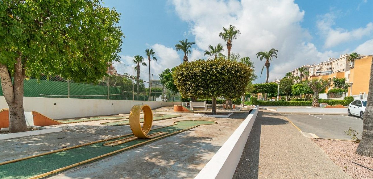 Sale - Apartment / flat -
Torrevieja - Torreblanca