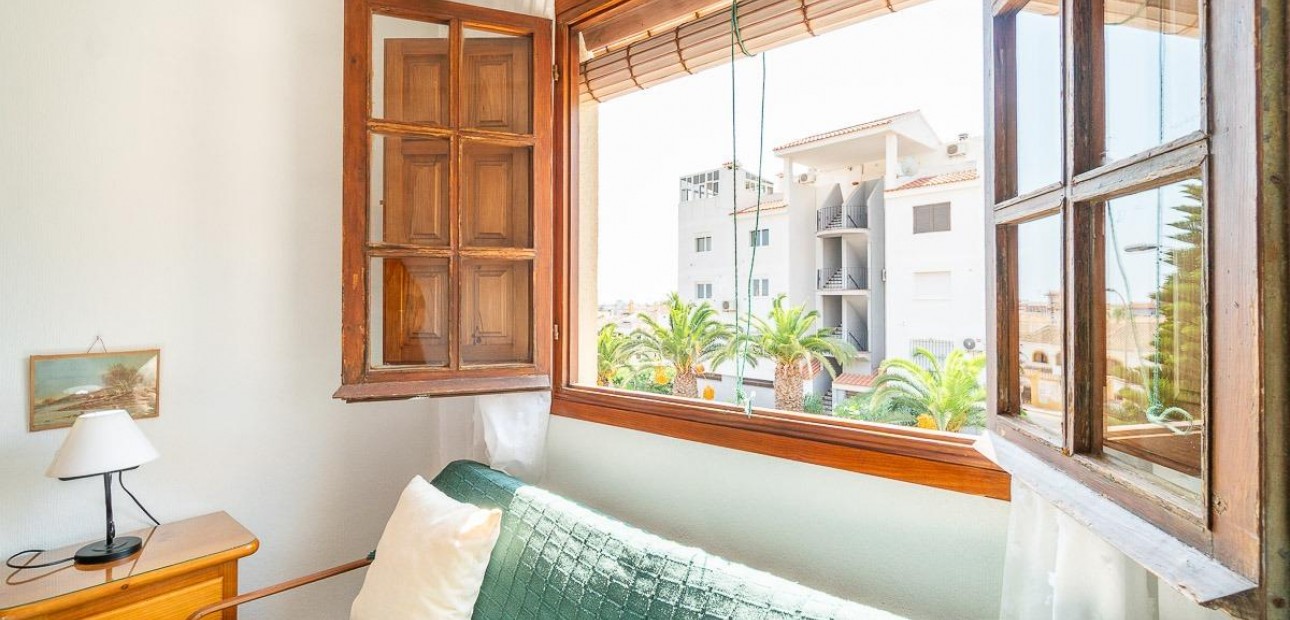 Sale - Apartment / flat -
Torrevieja - Torreblanca