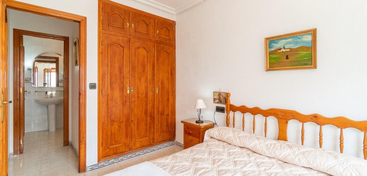 Sale - Apartment / flat -
Torrevieja - Torreblanca