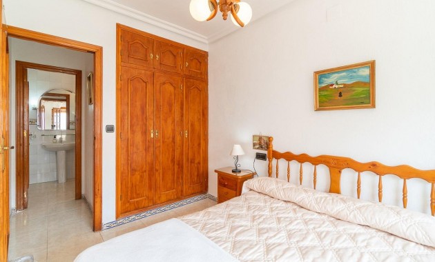 Sale - Apartment / flat -
Torrevieja - Torreblanca