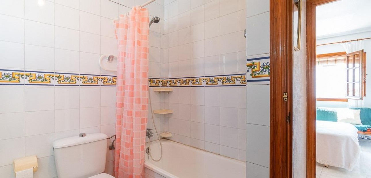 Sale - Apartment / flat -
Torrevieja - Torreblanca