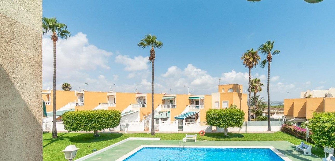 Sale - Apartment / flat -
Torrevieja - Torreblanca