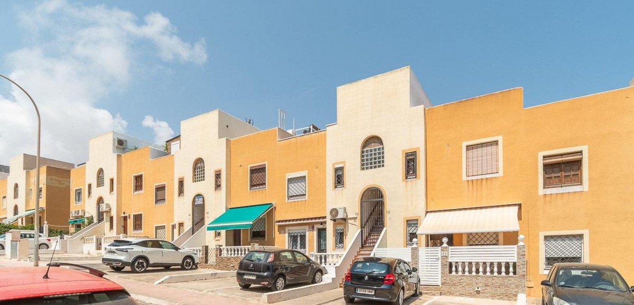 Sale - Apartment / flat -
Torrevieja - Torreblanca