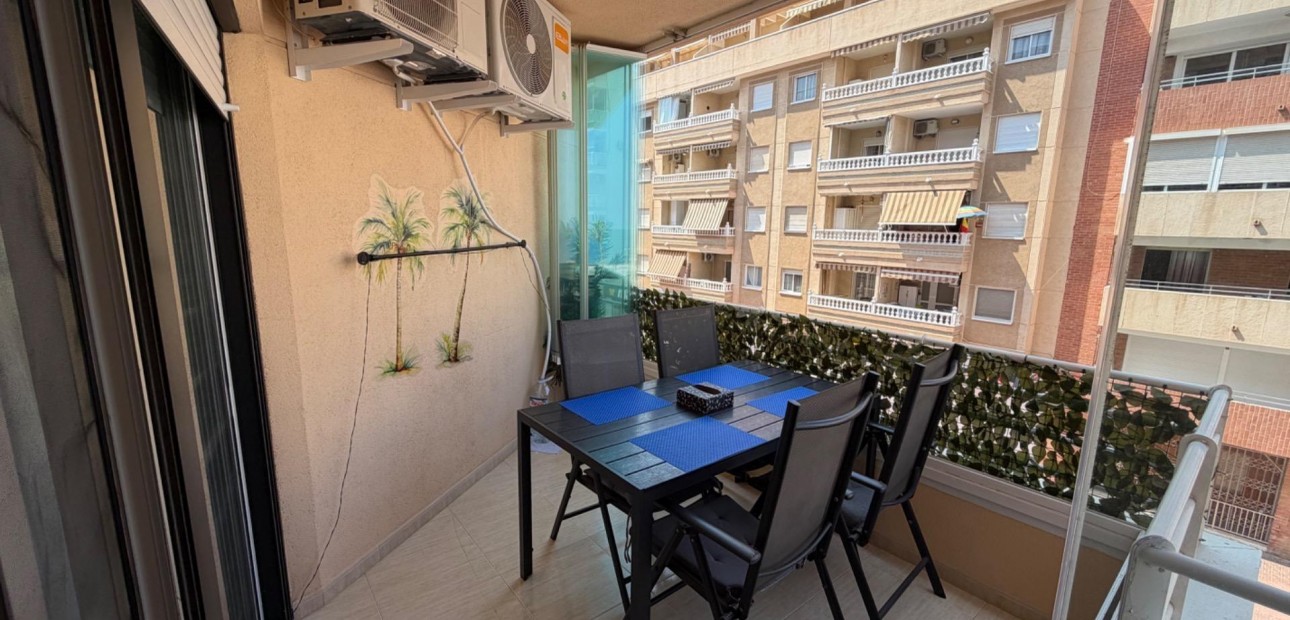 Sale - Apartment / flat -
Torrevieja - Playa del cura