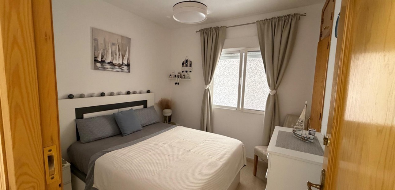 Sale - Apartment / flat -
Torrevieja - Playa del cura