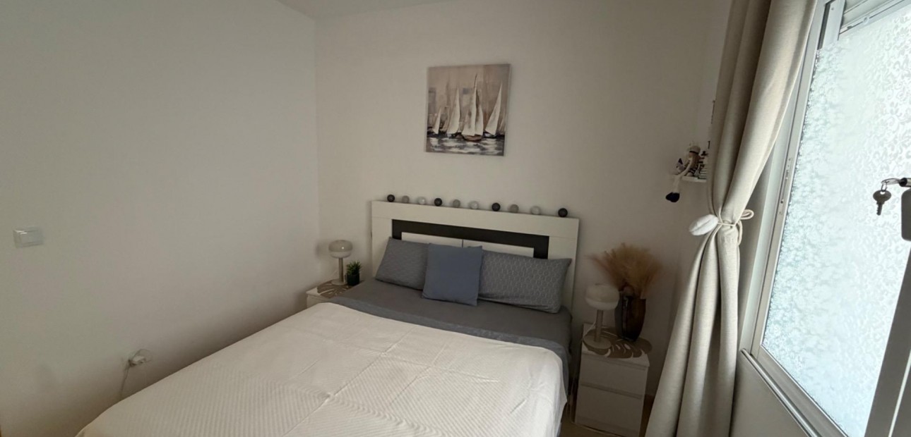 Sale - Apartment / flat -
Torrevieja - Playa del cura