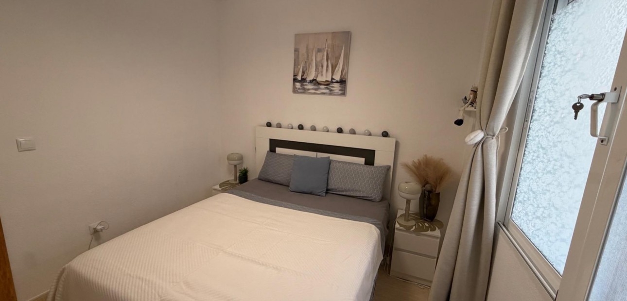Sale - Apartment / flat -
Torrevieja - Playa del cura