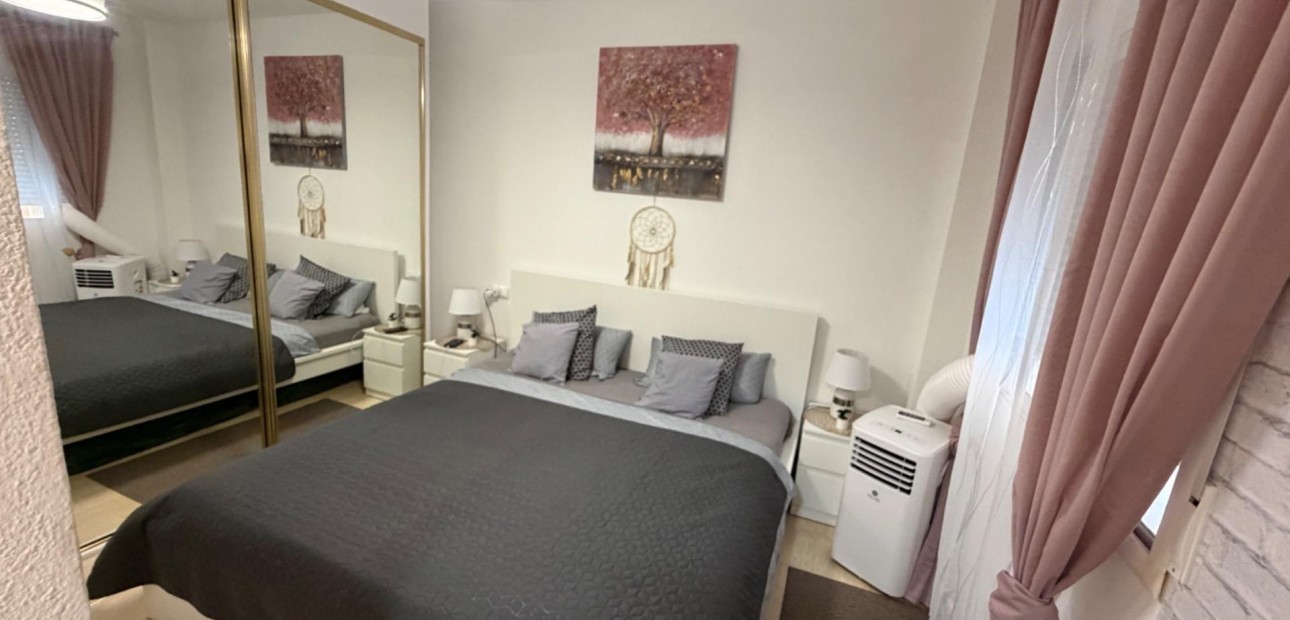 Sale - Apartment / flat -
Torrevieja - Playa del cura
