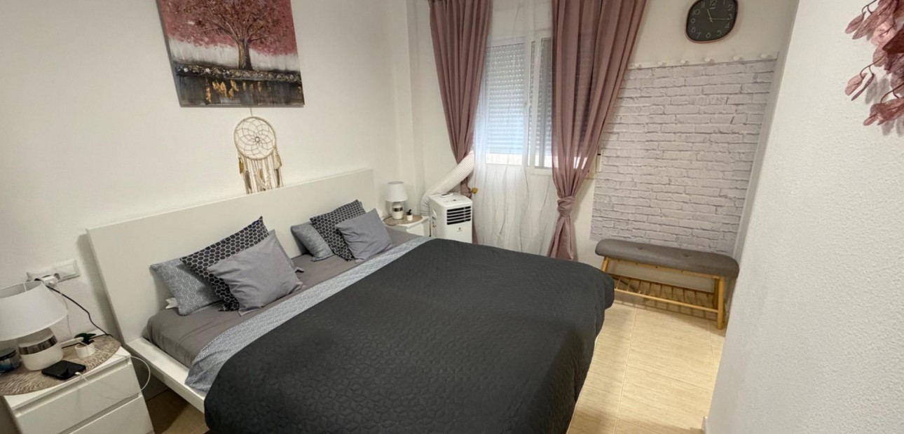 Sale - Apartment / flat -
Torrevieja - Playa del cura