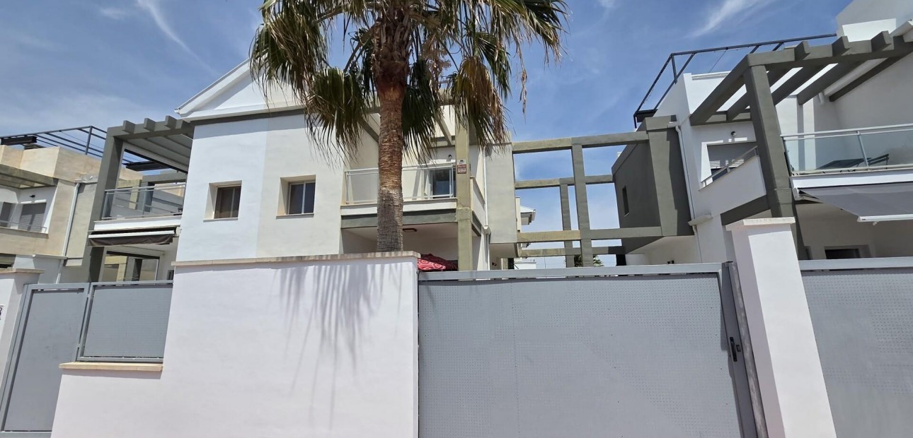 Sale - Terraced house -
Orihuela Costa - Lomas de Cabo Roig-Los Dolses