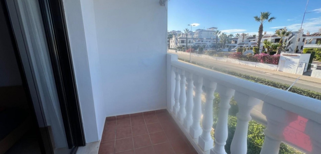 Sale - Apartment / flat -
Orihuela Costa - PAU 26