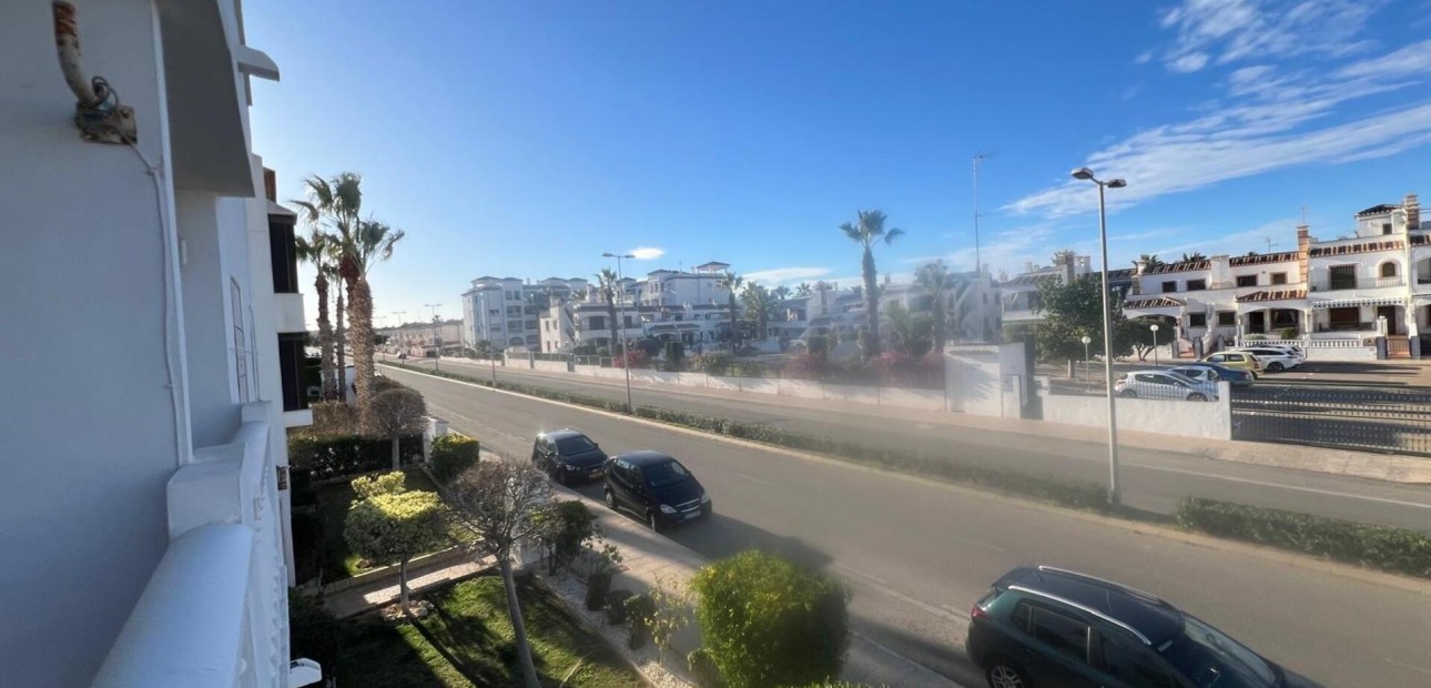 Sale - Apartment / flat -
Orihuela Costa - PAU 26