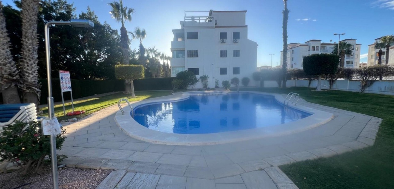 Sale - Apartment / flat -
Orihuela Costa - PAU 26