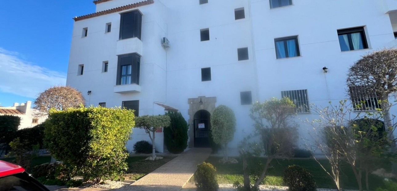 Sale - Apartment / flat -
Orihuela Costa - PAU 26