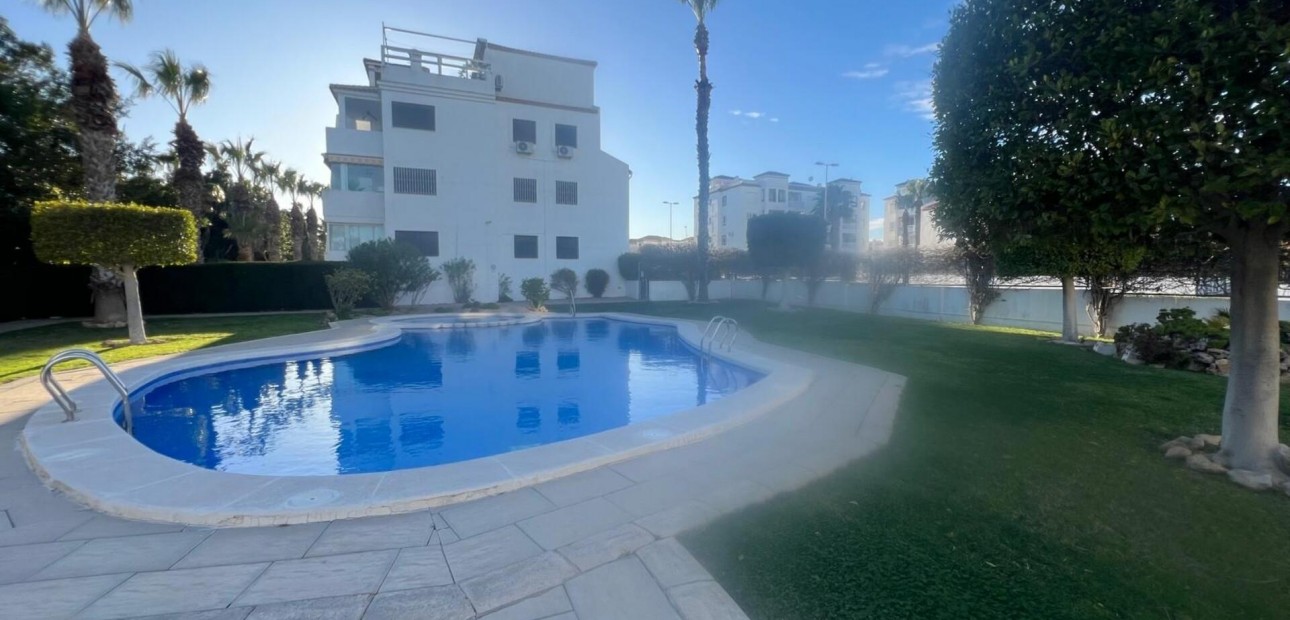 Sale - Apartment / flat -
Orihuela Costa - PAU 26