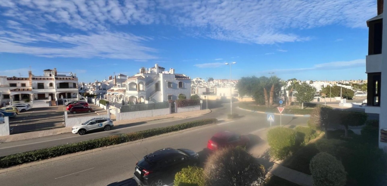 Sale - Apartment / flat -
Orihuela Costa - PAU 26