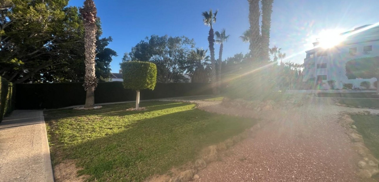 Sale - Apartment / flat -
Orihuela Costa - PAU 26