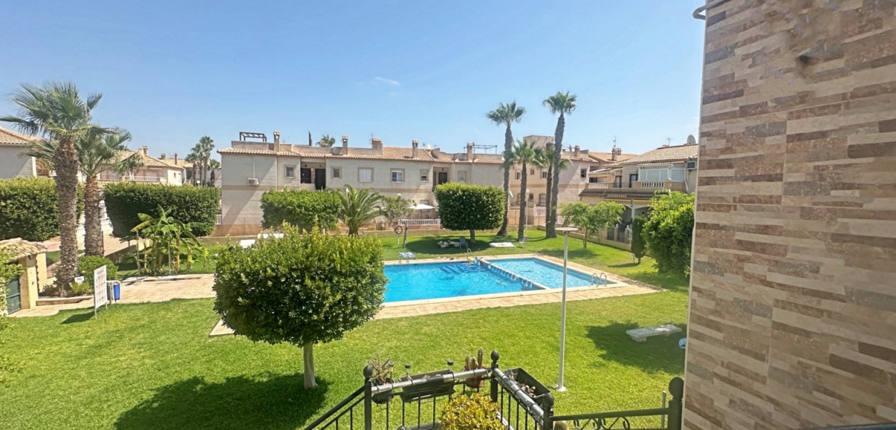 Sale - Apartment / flat -
Torrevieja - Aguas Nuevas