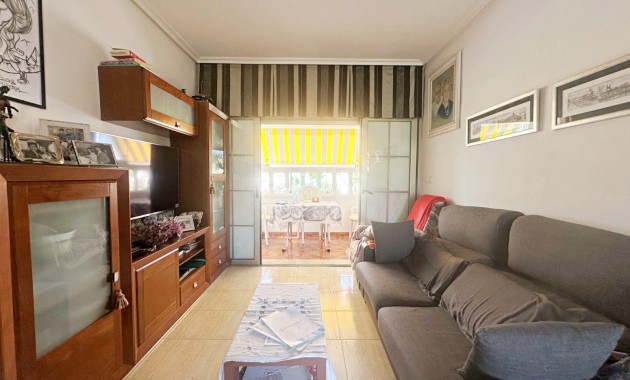 Sale - Apartment / flat -
Torrevieja - Aguas Nuevas