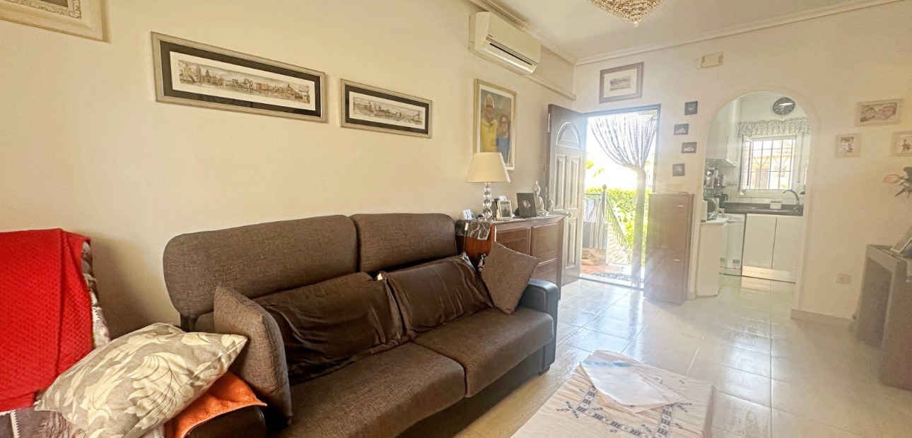 Sale - Apartment / flat -
Torrevieja - Aguas Nuevas