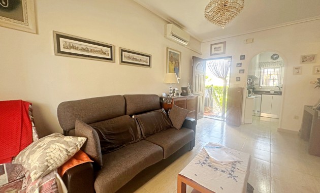 Sale - Apartment / flat -
Torrevieja - Aguas Nuevas
