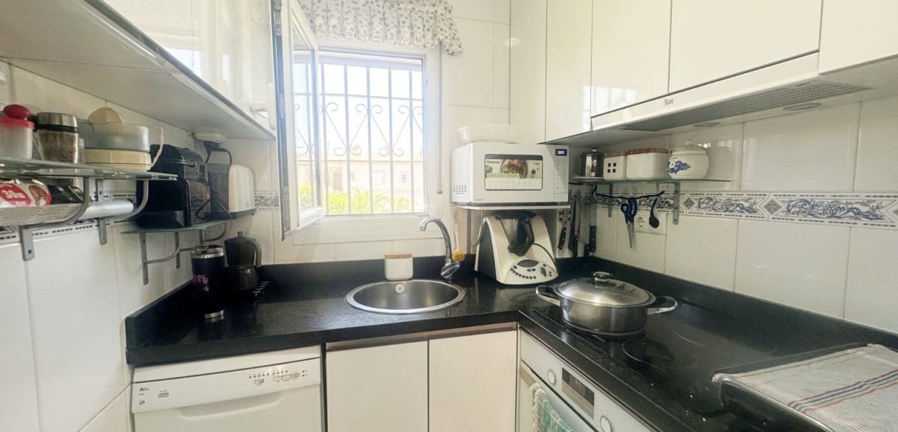 Sale - Apartment / flat -
Torrevieja - Aguas Nuevas