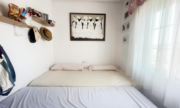 Sale - Apartment / flat -
Torrevieja - Aguas Nuevas