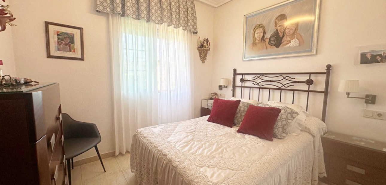 Sale - Apartment / flat -
Torrevieja - Aguas Nuevas