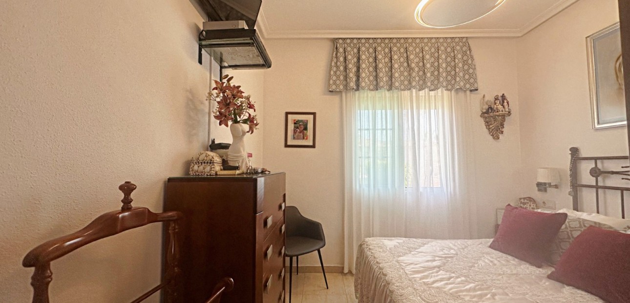Sale - Apartment / flat -
Torrevieja - Aguas Nuevas