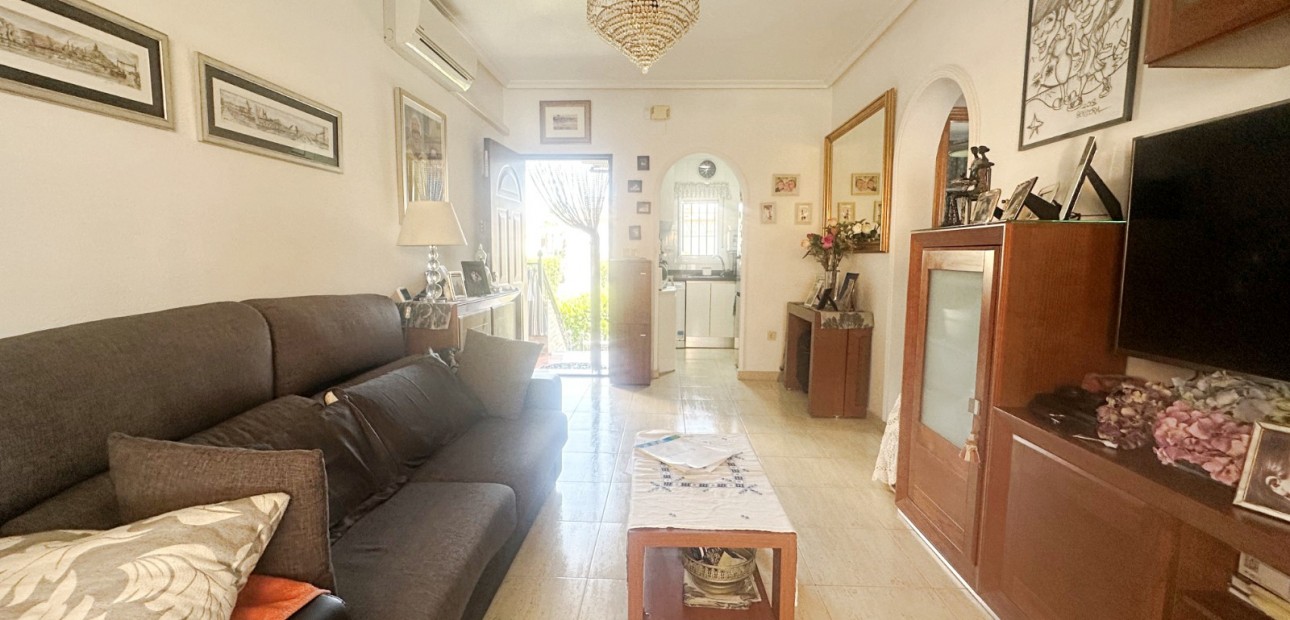 Sale - Apartment / flat -
Torrevieja - Aguas Nuevas