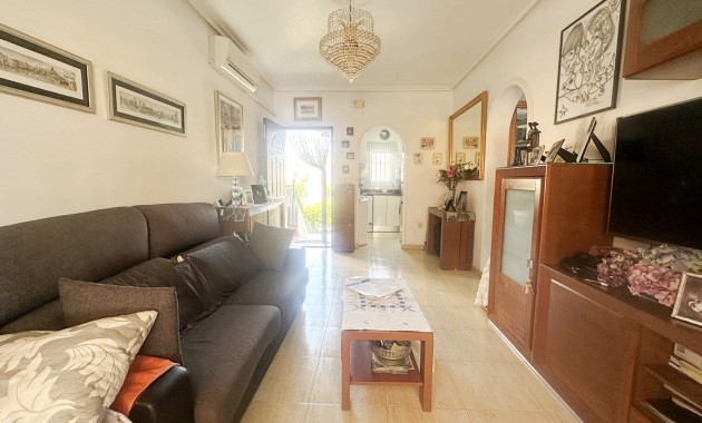 Sale - Apartment / flat -
Torrevieja - Aguas Nuevas