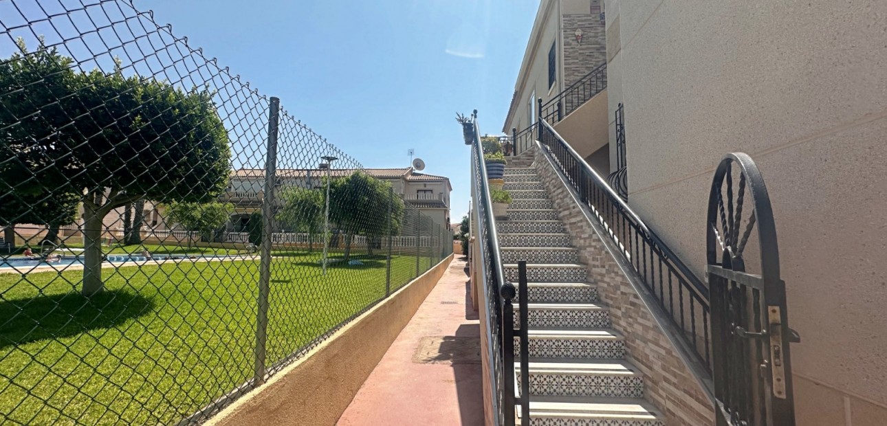 Sale - Apartment / flat -
Torrevieja - Aguas Nuevas