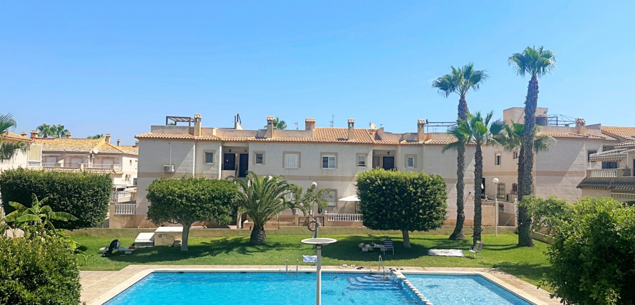 Sale - Apartment / flat -
Torrevieja - Aguas Nuevas