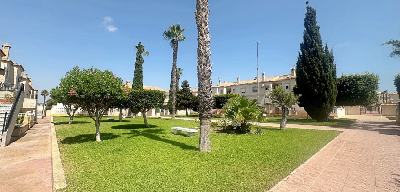 Sale - Apartment / flat -
Torrevieja - Aguas Nuevas
