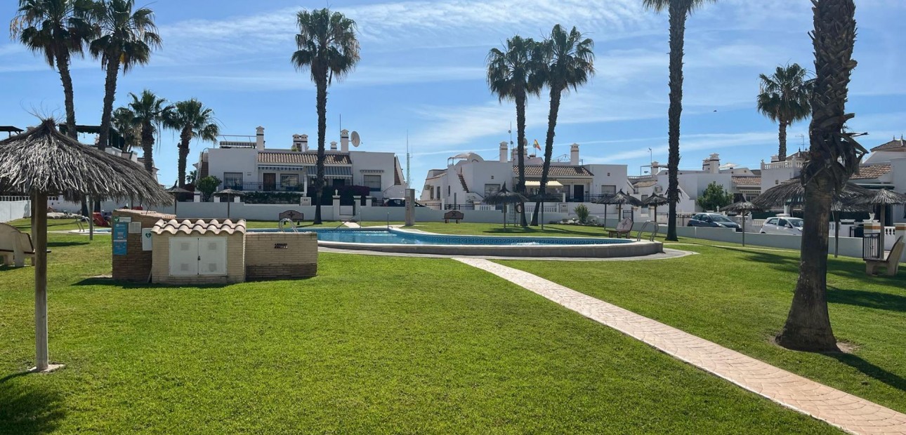 Sale - Apartment / flat -
Orihuela Costa - Playa Flamenca