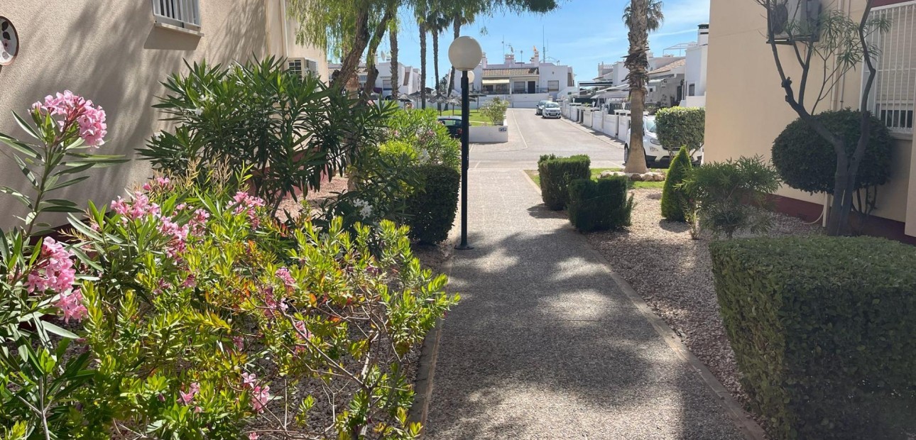 Sale - Apartment / flat -
Orihuela Costa - Playa Flamenca
