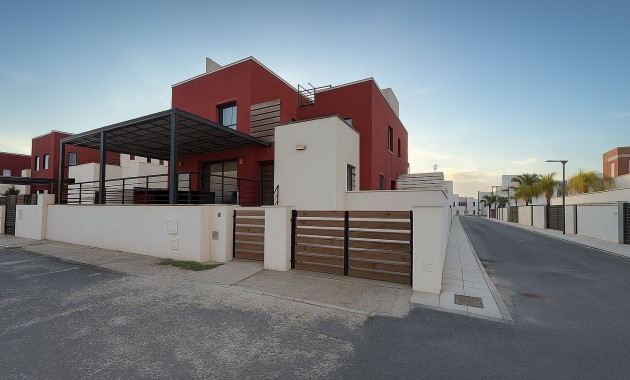 Sale - Detached Villa -
Algorfa - La Finca Golf Resort