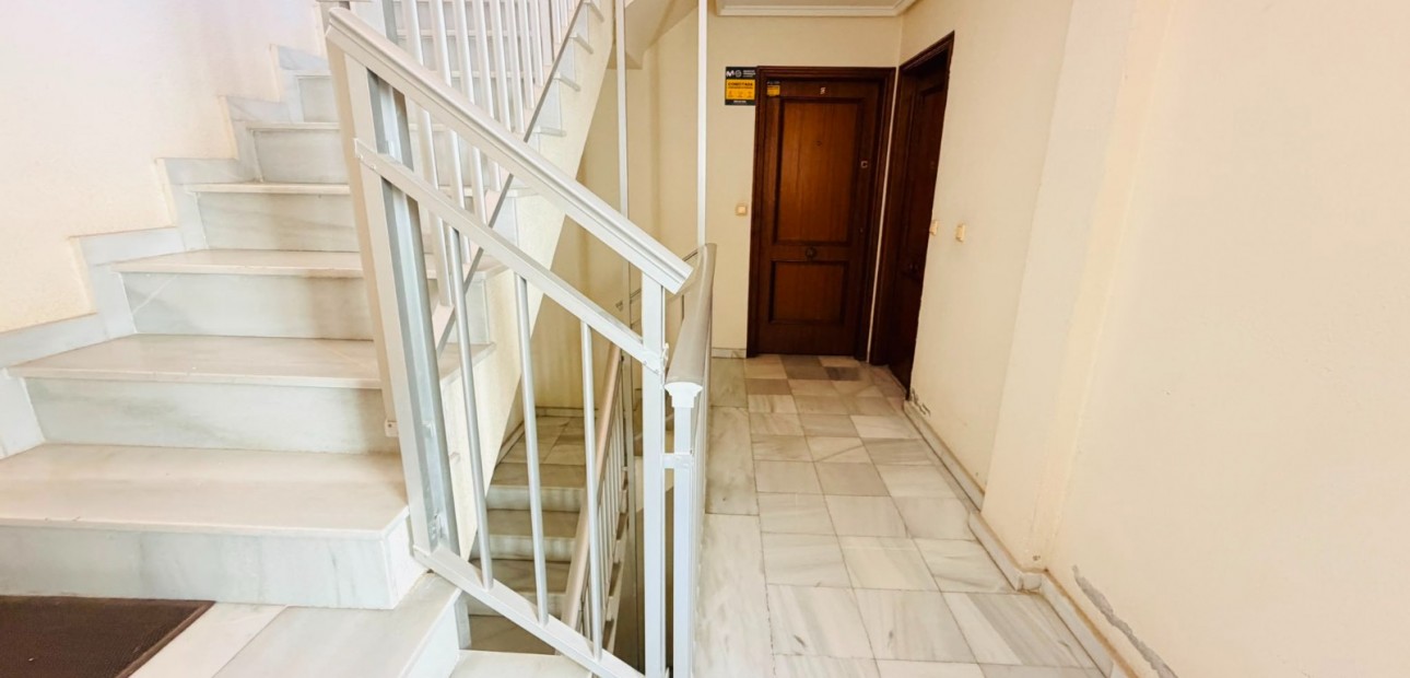 Sale - Apartment flat -
Los Montesinos - La Herrada