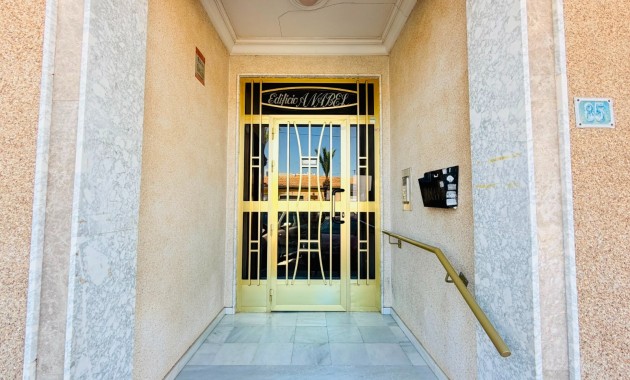 Sale - Apartment flat -
Los Montesinos - La Herrada