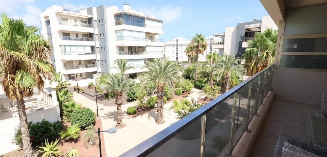 Sale - Apartment / flat -
Orihuela Costa - Los Dolses