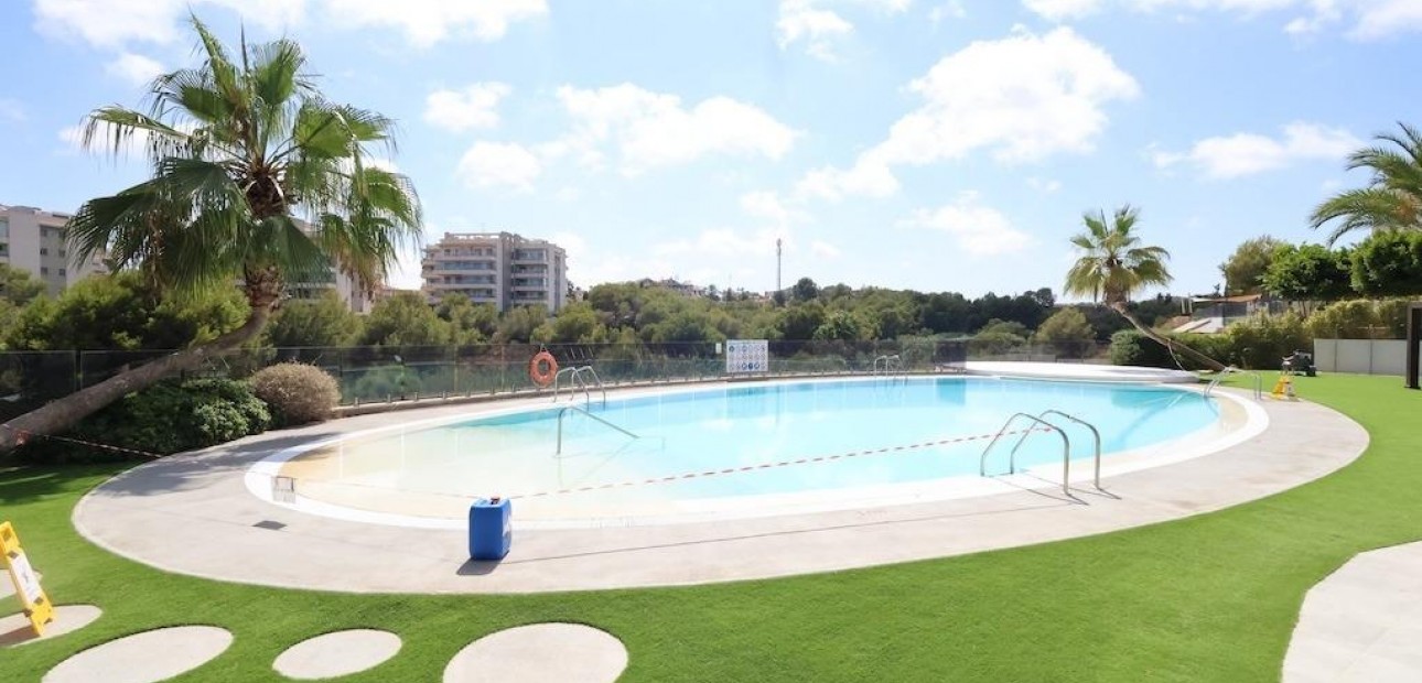 Sale - Apartment / flat -
Orihuela Costa - Los Dolses